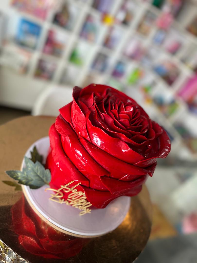 Customised and Realistic Cakes