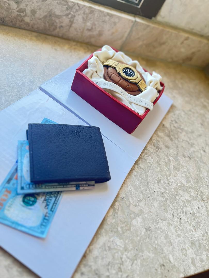Customised and Realistic Cakes