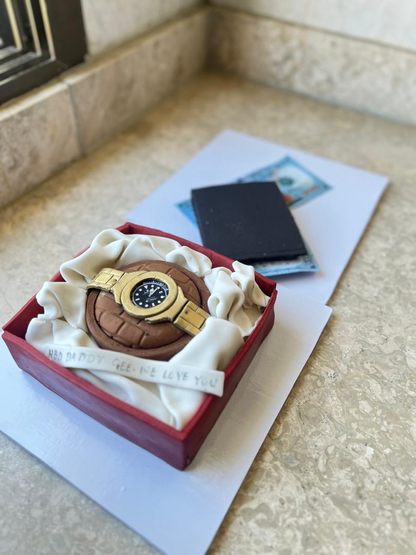 Customised and Realistic Cakes